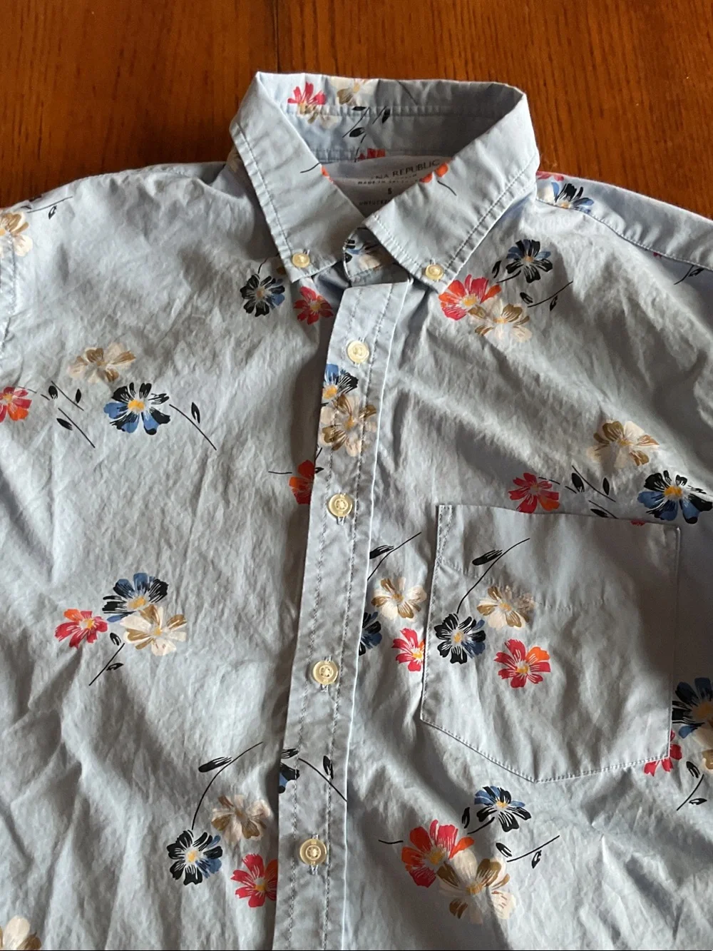 Banana Republic Men's Light Blue Floral Button-Up Shirt small untuck Casual